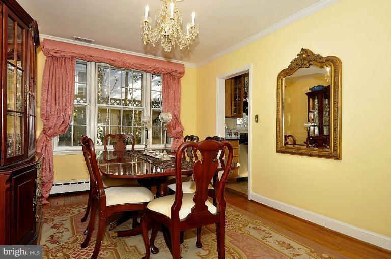 4710 Reservoir Road Northwest Washington, DC 20007 - Photo 8 of 27 Dining Room