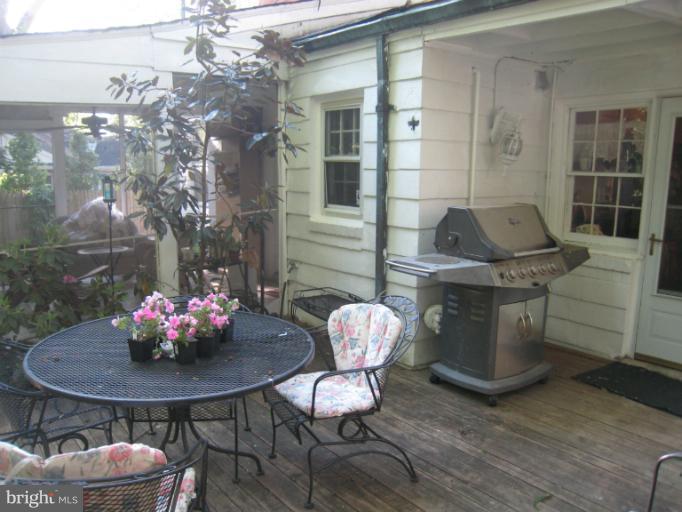 4710 Reservoir Road Northwest Washington, DC 20007 - Photo 10 of 27 Deck , Large, off kitchen