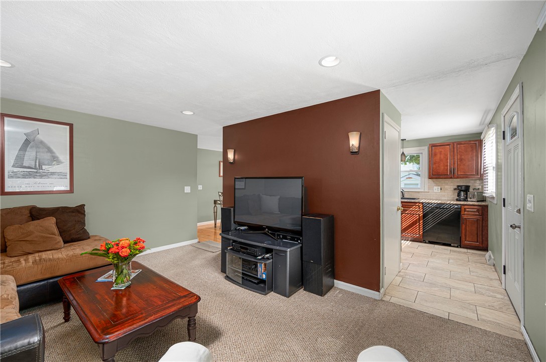 185 Sand Pond Road Warwick, RI 02888 - Photo 7 of 34 Living Room
