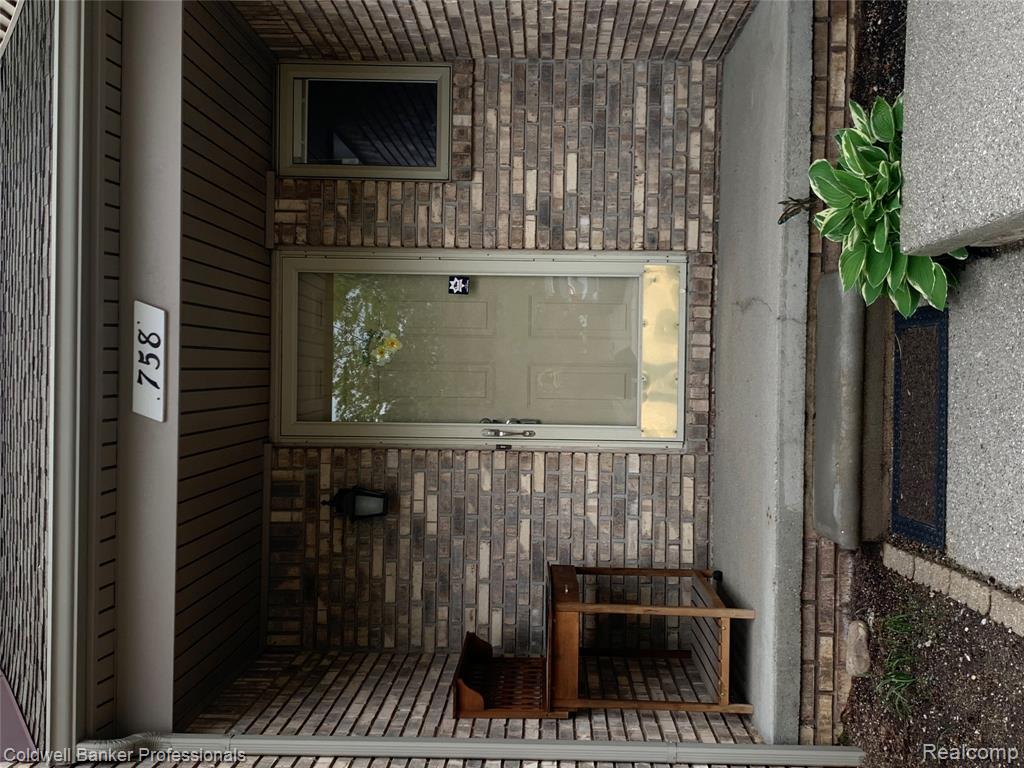 758 South Milford Road Milford, MI 48381 - Photo 3 of 19 Gallery Image 3