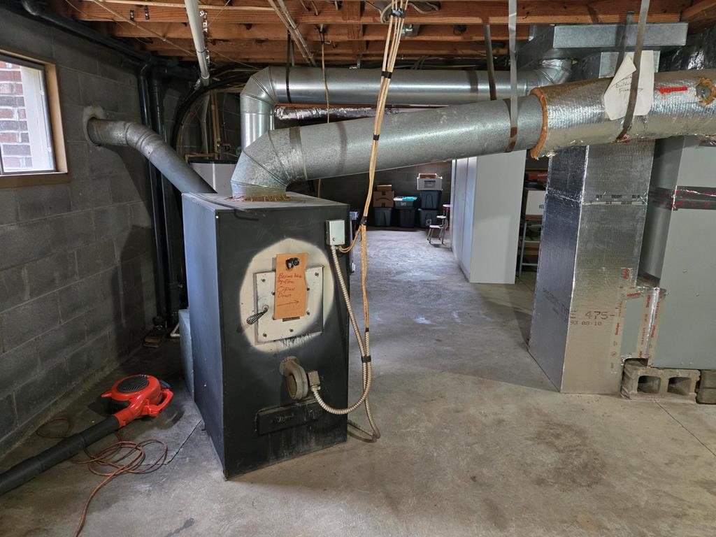 6656 Fires Creek Road Hayesville, NC 28904 - Photo 30 of 38 a utility room with dryer and washer