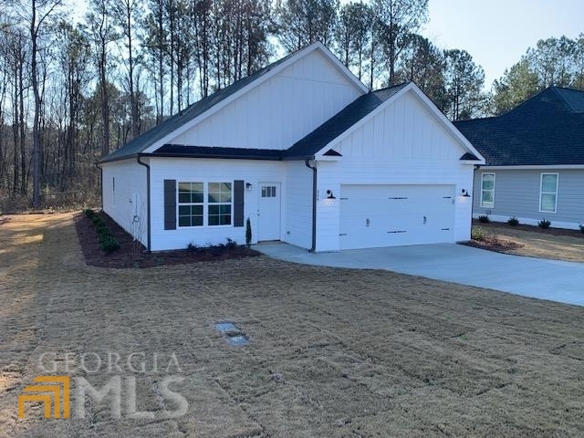 804 Shannon Cir Connector Rome, GA 30161 - Photo 1 of 1 a view of a house with a yard