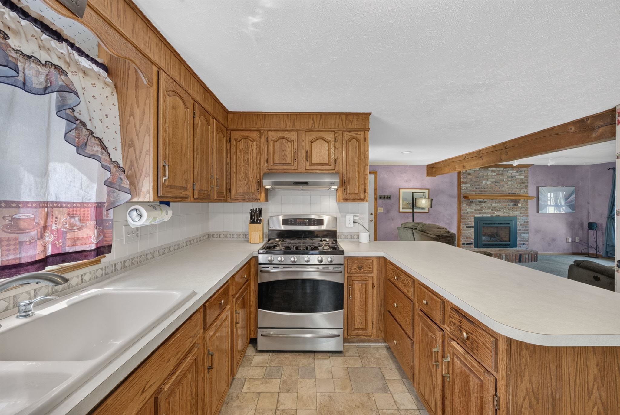 177 Ridge Road Nashua, NH 03062 - Photo 4 of 49