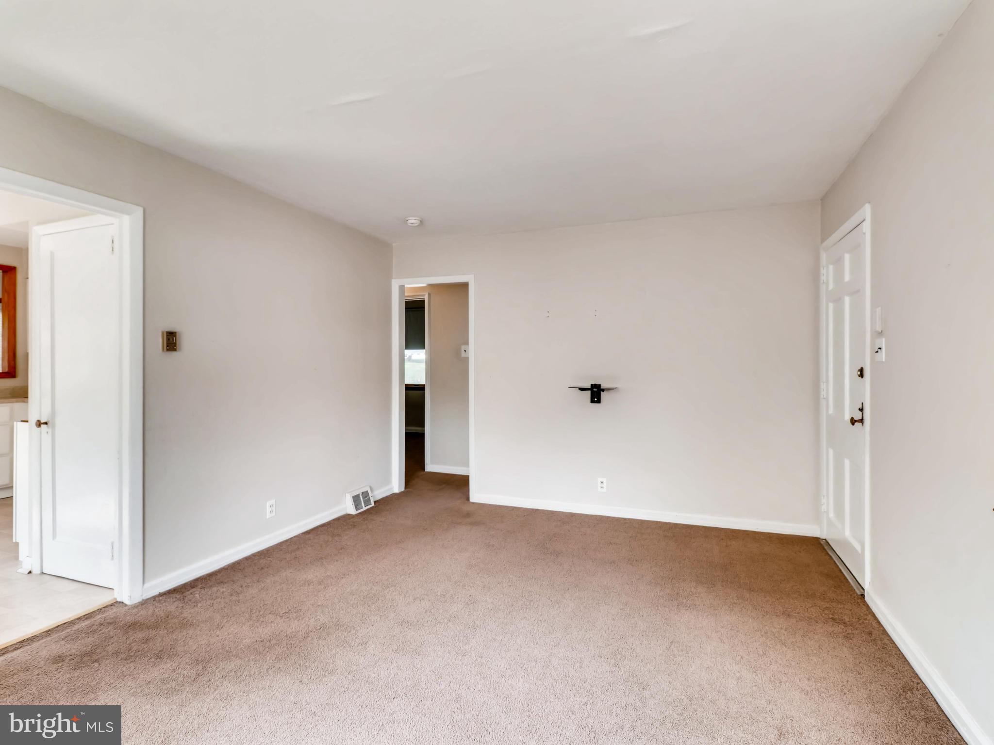 1900 Tyler Road Dundalk, MD 21222 - Photo 5 of 28 Living Room