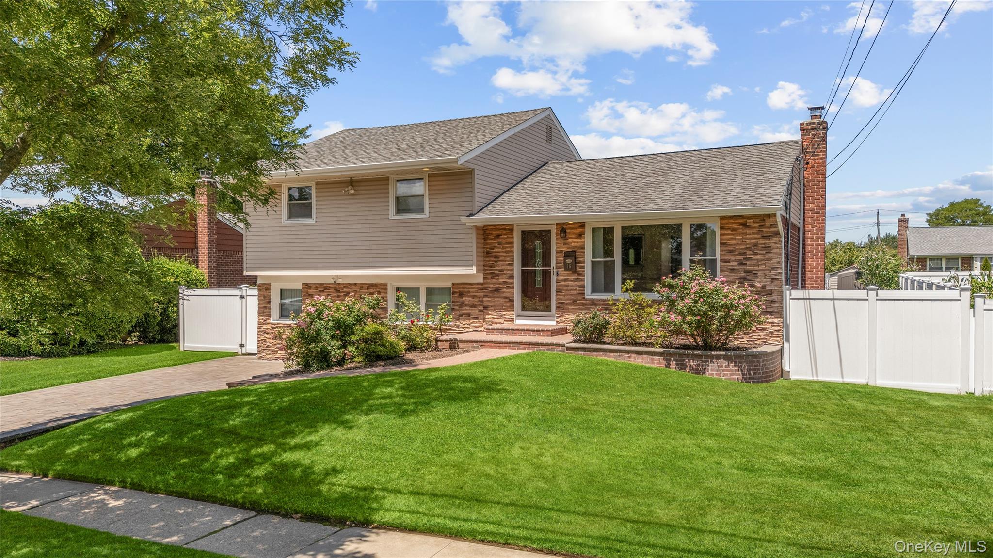 16 Cumberland Road Jericho, NY 11753 - Photo 3 of 44