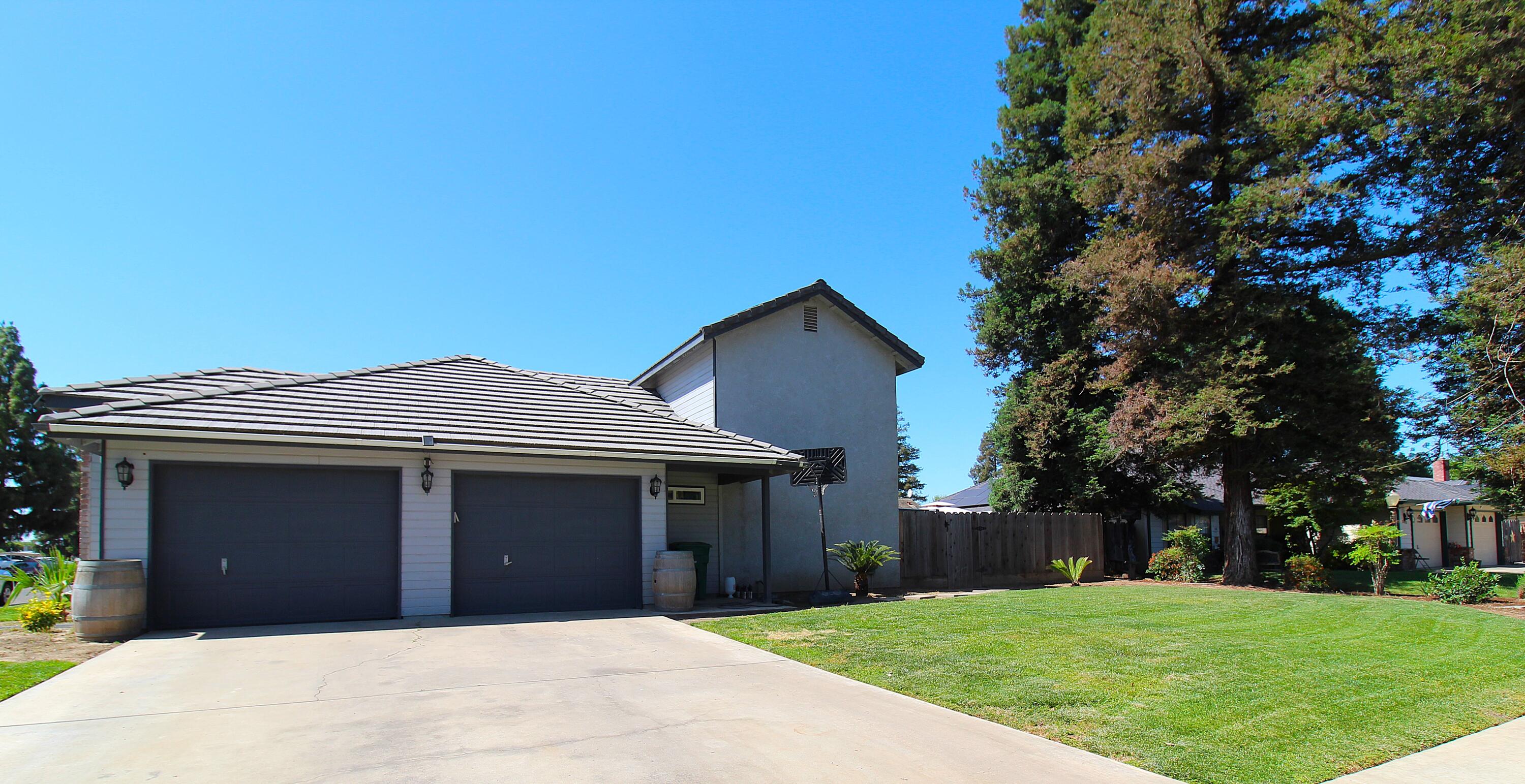210 Hampton Court Exeter, CA 93221 - Photo 6 of 37 IMG_9567 - Copy