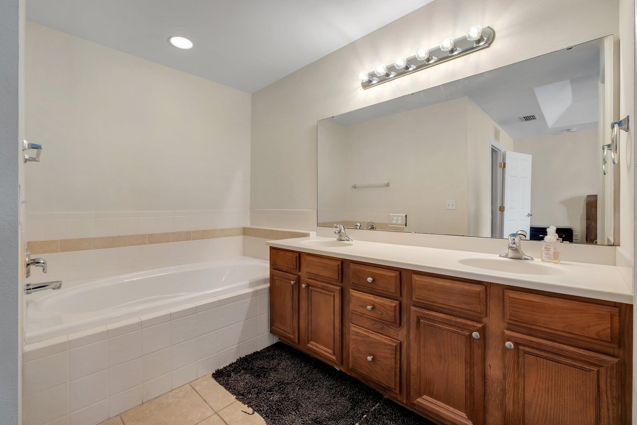 1320 Hendrix Road, Unit 403 Tallahassee, FL 32301 - Photo 8 of 21 Gallery Image 8