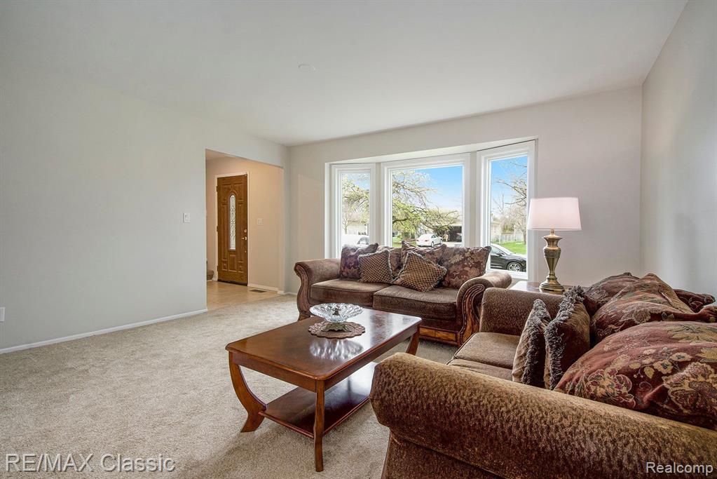 14042 Riga Livonia, MI 48154 - Photo 4 of 25