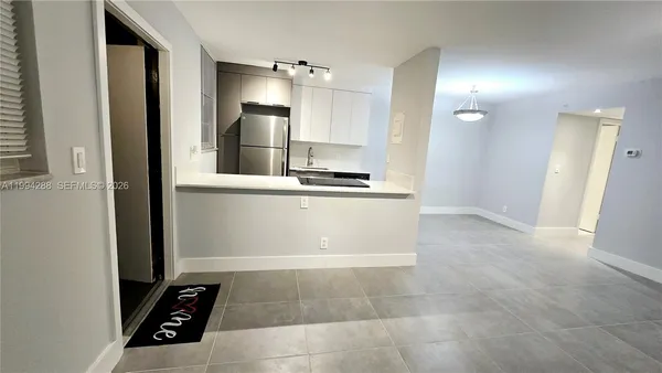 $1,800 | 1811 Jefferson Street, Unit 202, Hollywood, FL 33020