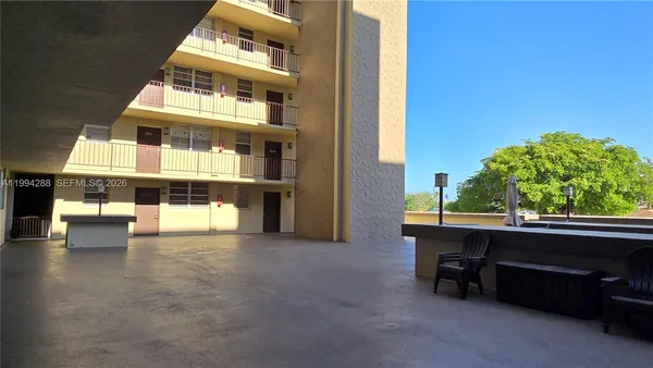 $1,800 | 1811 Jefferson Street, Unit 202, Hollywood, FL 33020