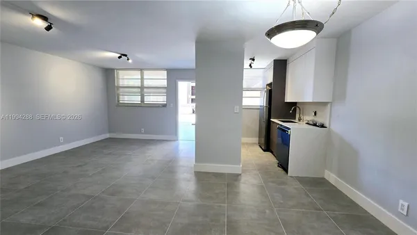 $1,800 | 1811 Jefferson Street, Unit 202, Hollywood, FL 33020