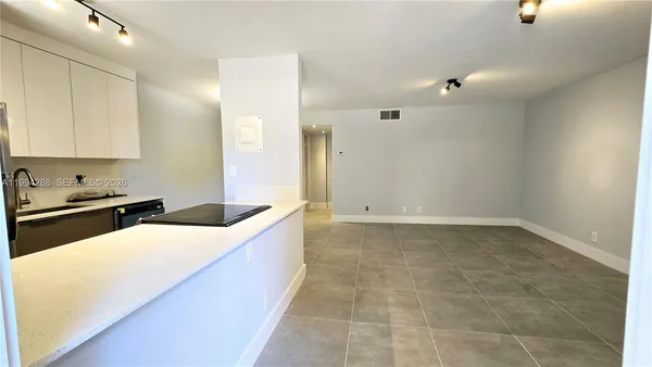 $1,800 | 1811 Jefferson Street, Unit 202, Hollywood, FL 33020