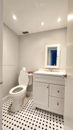 $1,800 | 1811 Jefferson Street, Unit 202, Hollywood, FL 33020