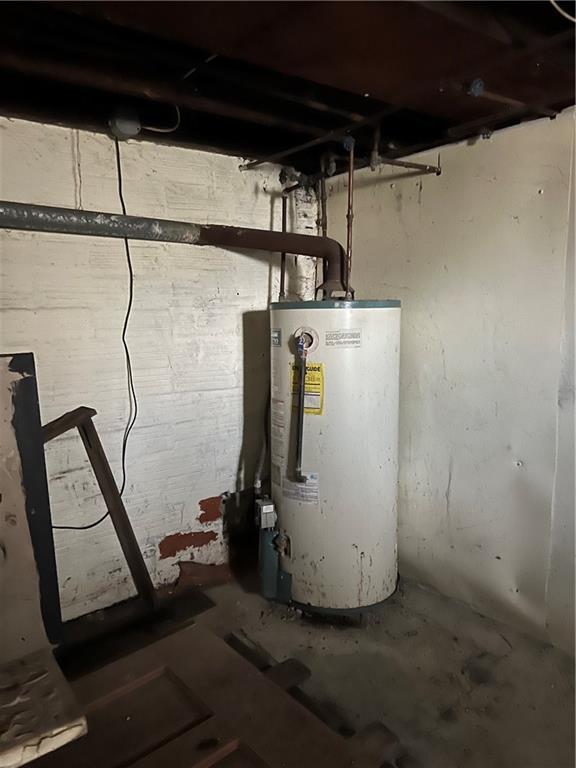 120 Jefferson Avenue Sharon, PA 16146 - Photo 31 of 33 a view of a utility room with stuff