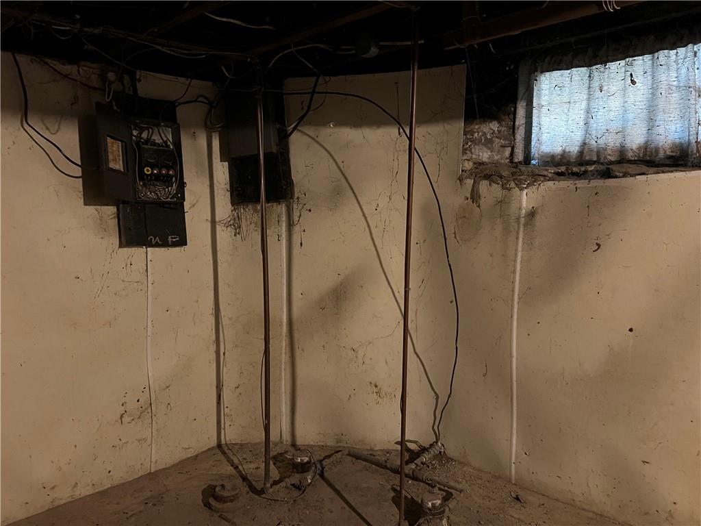 120 Jefferson Avenue Sharon, PA 16146 - Photo 32 of 33 a view of a room with rack on the wall