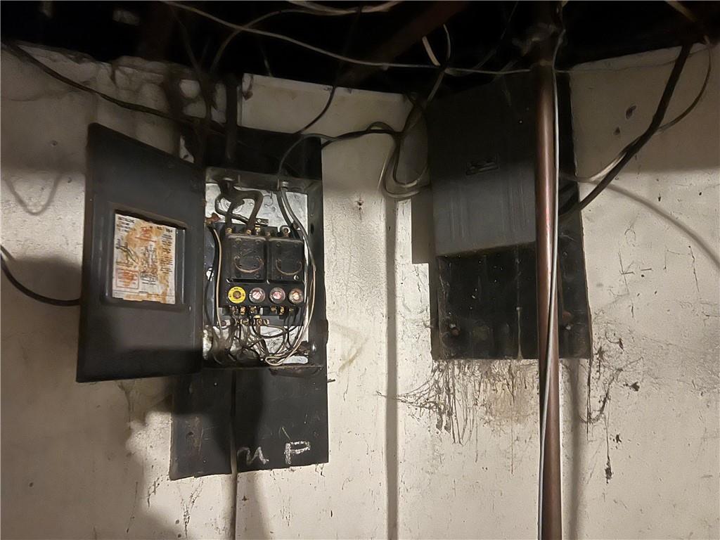 120 Jefferson Avenue Sharon, PA 16146 - Photo 33 of 33 a picture of a bathroom with a shower