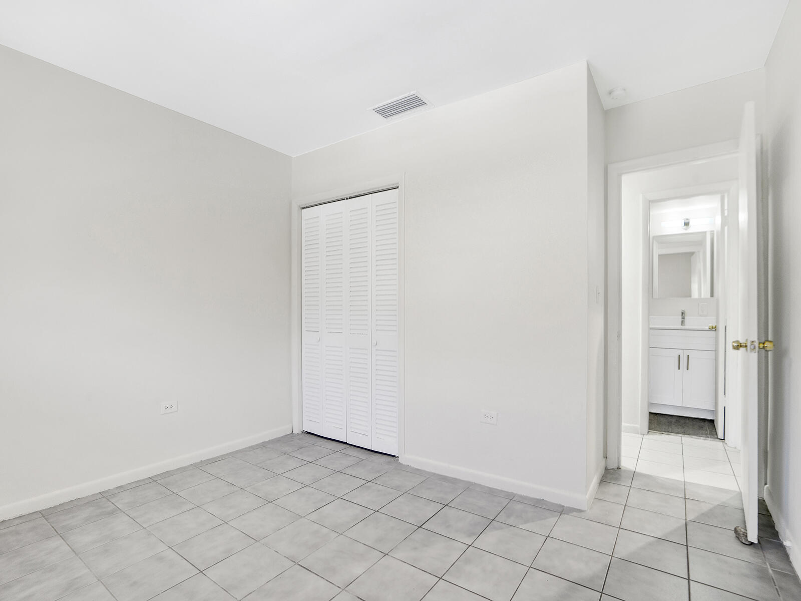 1129 Pebble Beach Lane, Unit 11 Marathon, FL 33050 - Photo 11 of 36 a view of an empty room