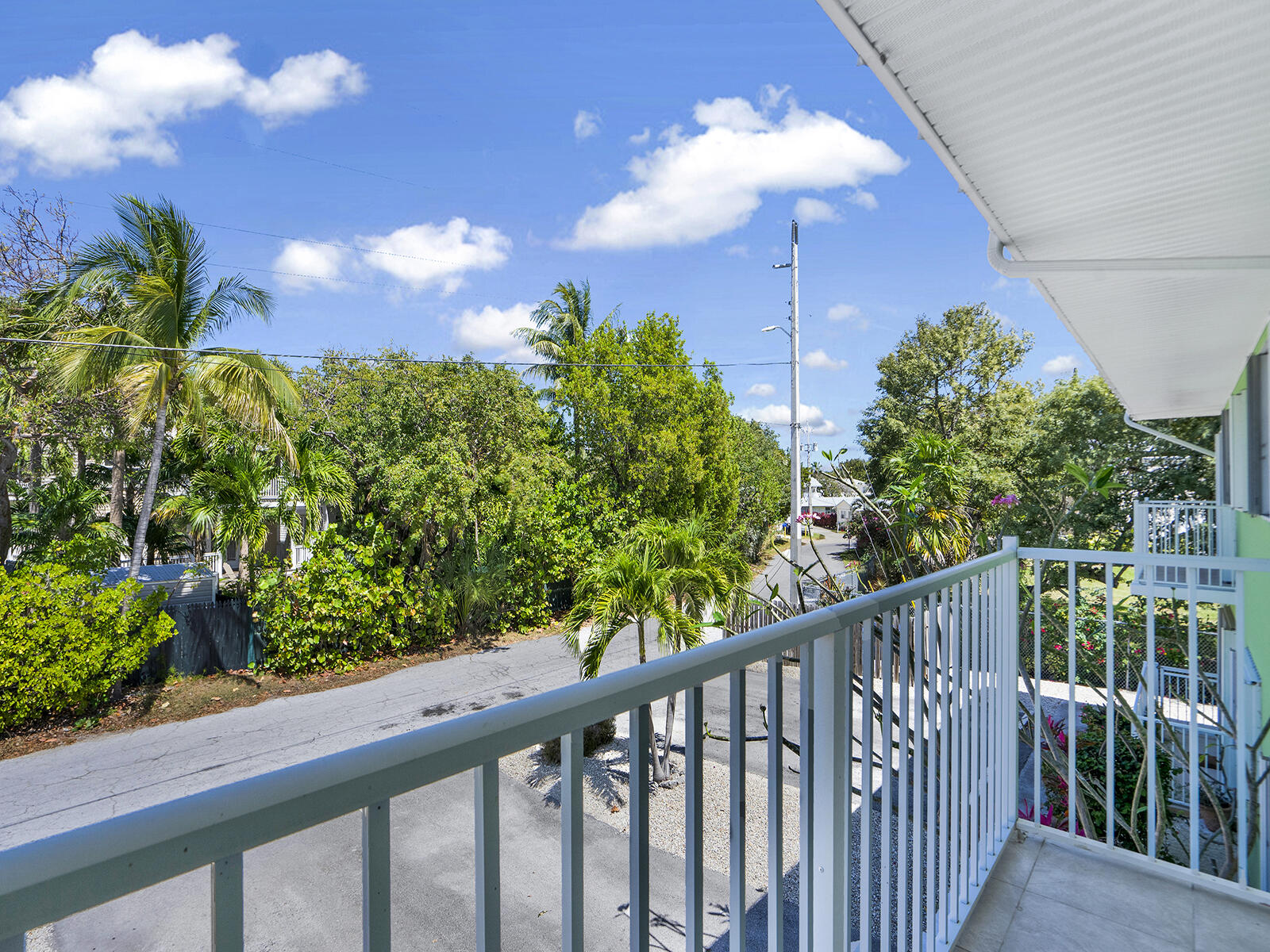1129 Pebble Beach Lane, Unit 11 Marathon, FL 33050 - Photo 19 of 36 a view of a balcony with wooden fence
