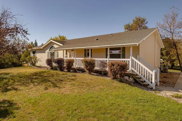 $299,000 | 105 10th Street Southeast, Glenwood, MN 56334