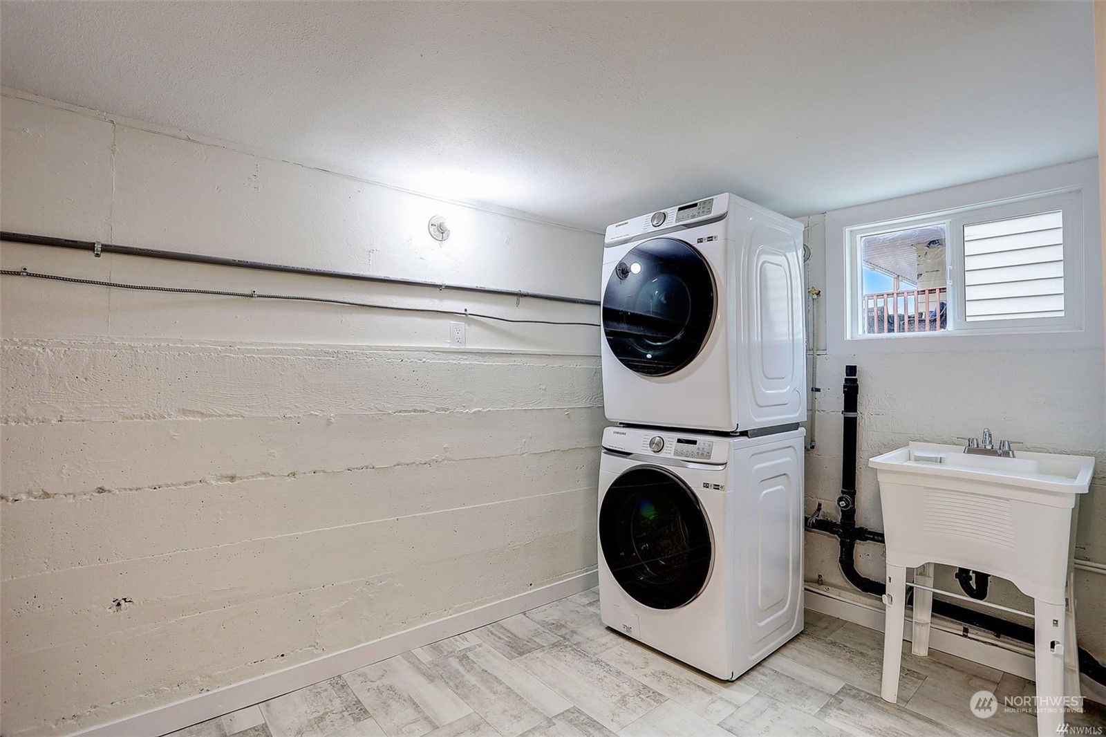 8421 16th Avenue Southwest Seattle, WA 98106 - Photo 12 of 16 a utility room with dryer and washer