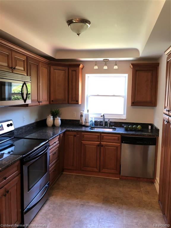 1141 South Renaud Road Grosse Pointe Woods, MI 48236 - Photo 11 of 52