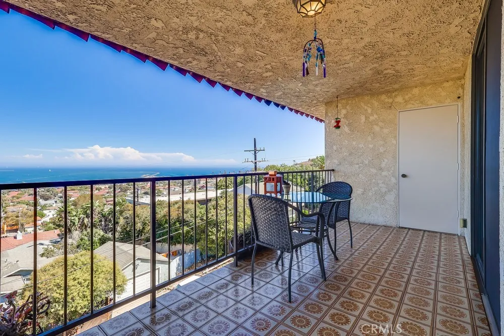711 West 33rd Street San Pedro, CA 90731 - Photo 47 of 73 a table and chairs in a balcony