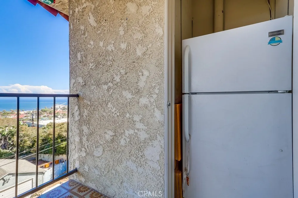 711 West 33rd Street San Pedro, CA 90731 - Photo 48 of 73 a white refrigerator freezer and a granite counter top