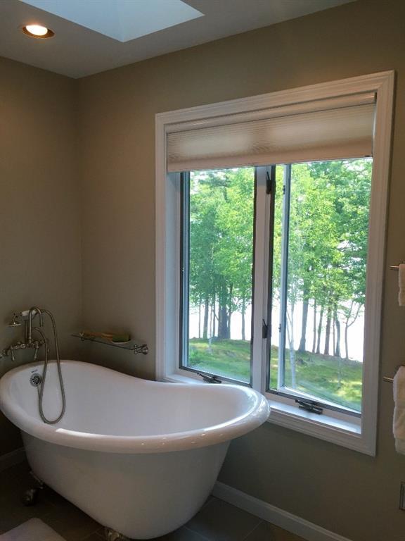 49 West Chops Point Road Bath, ME 04530 - Photo 24 of 34 Elegant Marilyn Monroe soaker tub,...