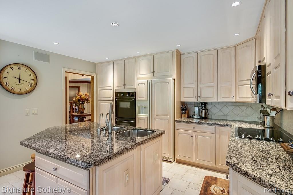 925 Stanford Circle Rochester Hills, MI 48309 - Photo 13 of 45
