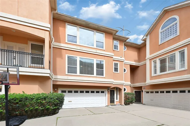 a view of a building entrance