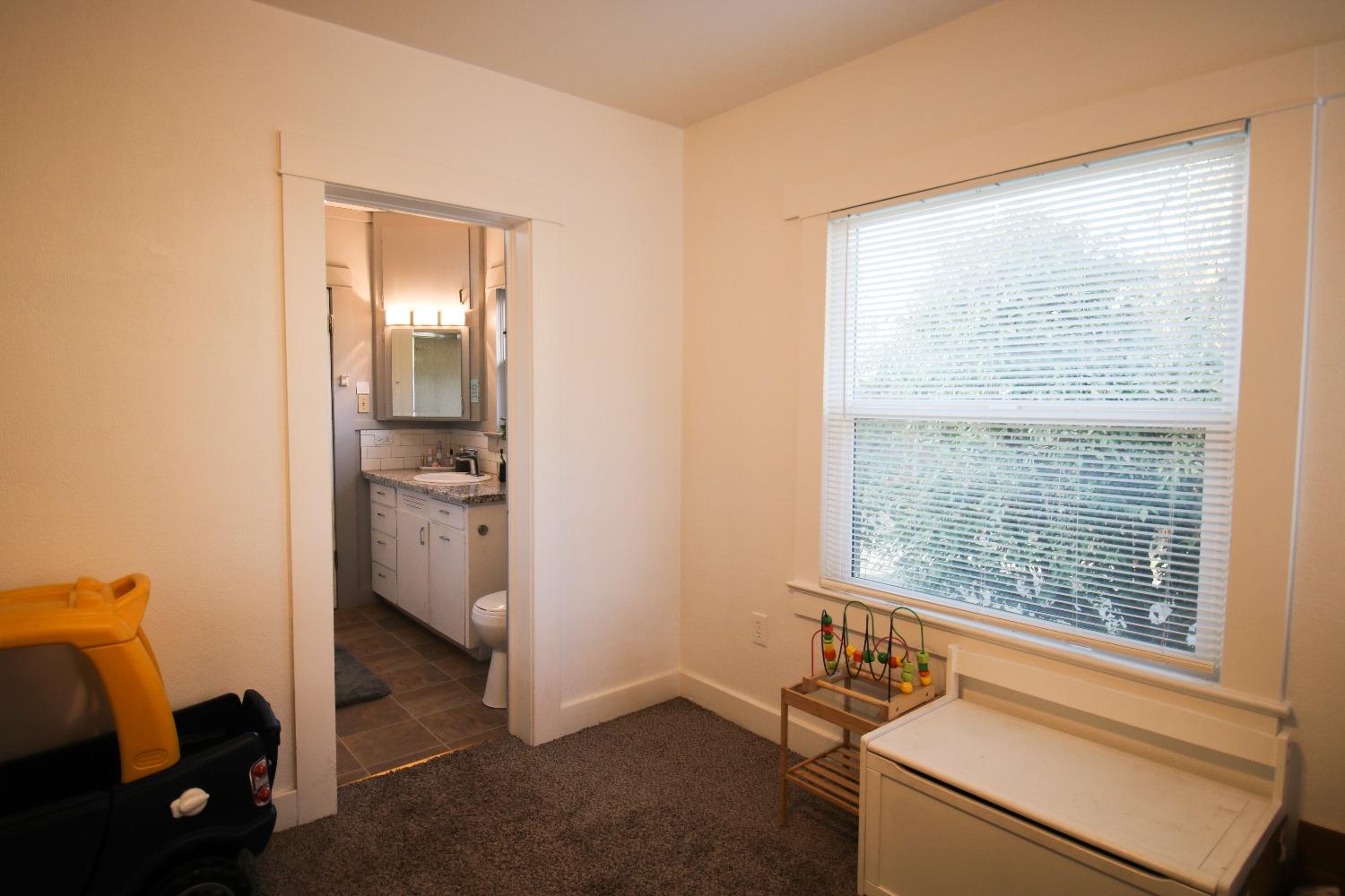 960 South Klein Avenue Reedley, CA 93654 - Photo 14 of 20 Gallery Image 14