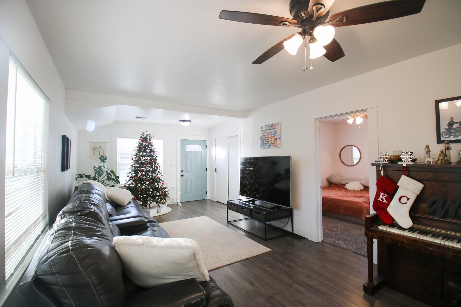 960 South Klein Avenue Reedley, CA 93654 - Photo 4 of 20 Gallery Image 4