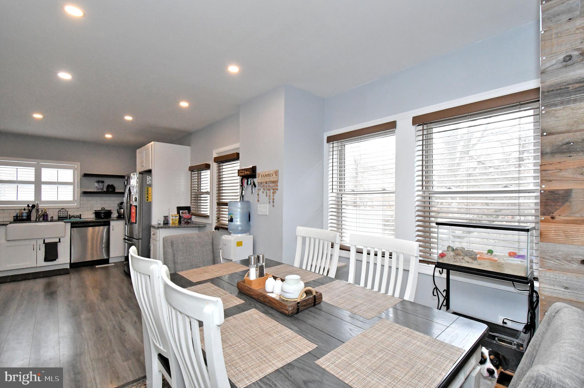 510 North Pleasantview Road Pottstown, PA 19464 - Photo 17 of 37 a living room with furniture and a table