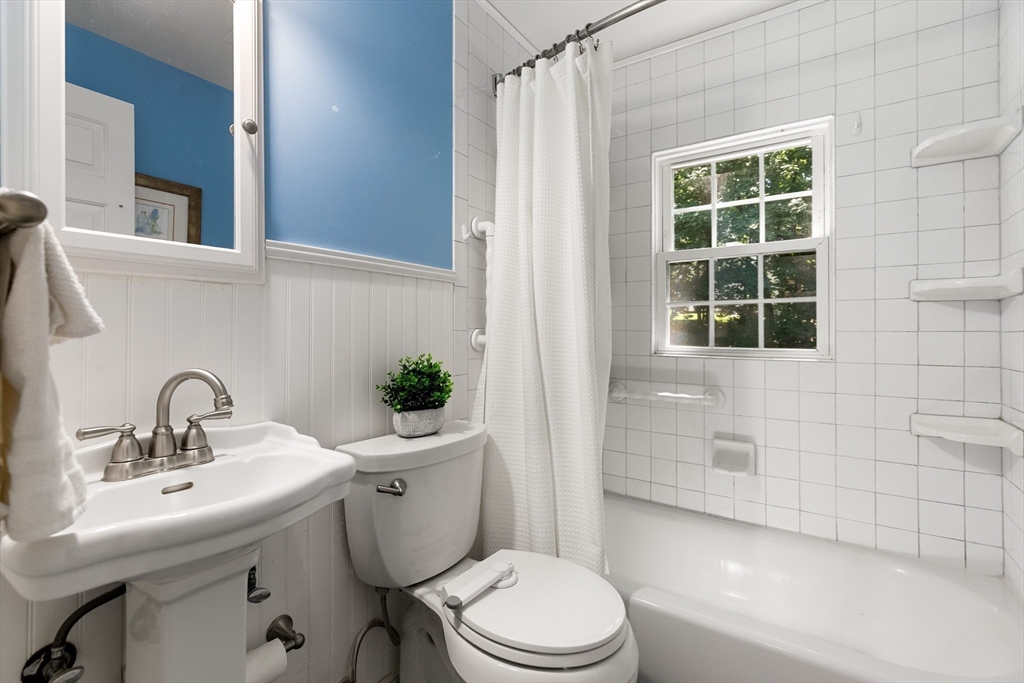 31 Hiawatha Road Woburn, MA 01801 - Photo 19 of 29