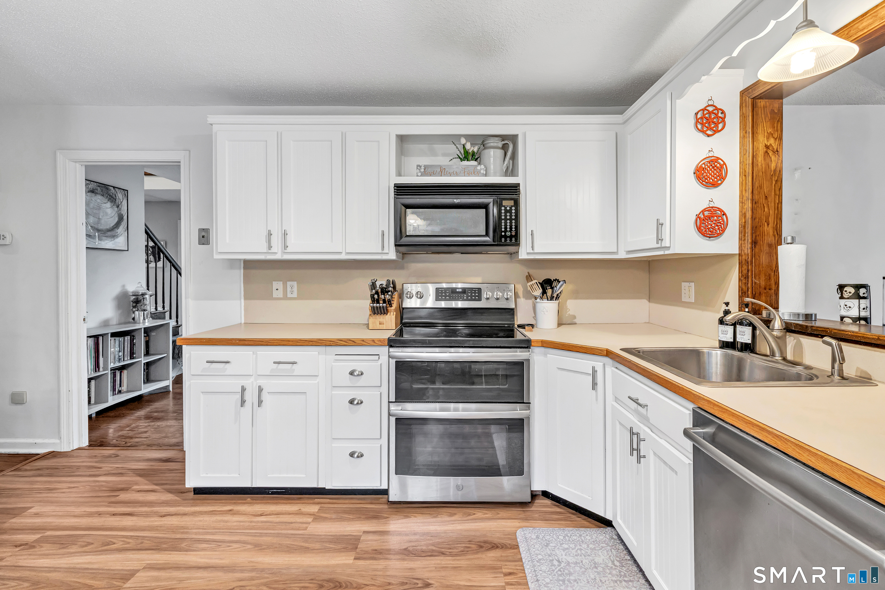 18 Oakdale Road Plymouth, CT 06786 - Photo 8 of 38