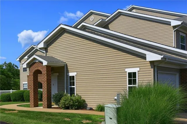 $2,200 | 324 Stockton Ridge, Unit 121, Cranberry Township, PA 16066