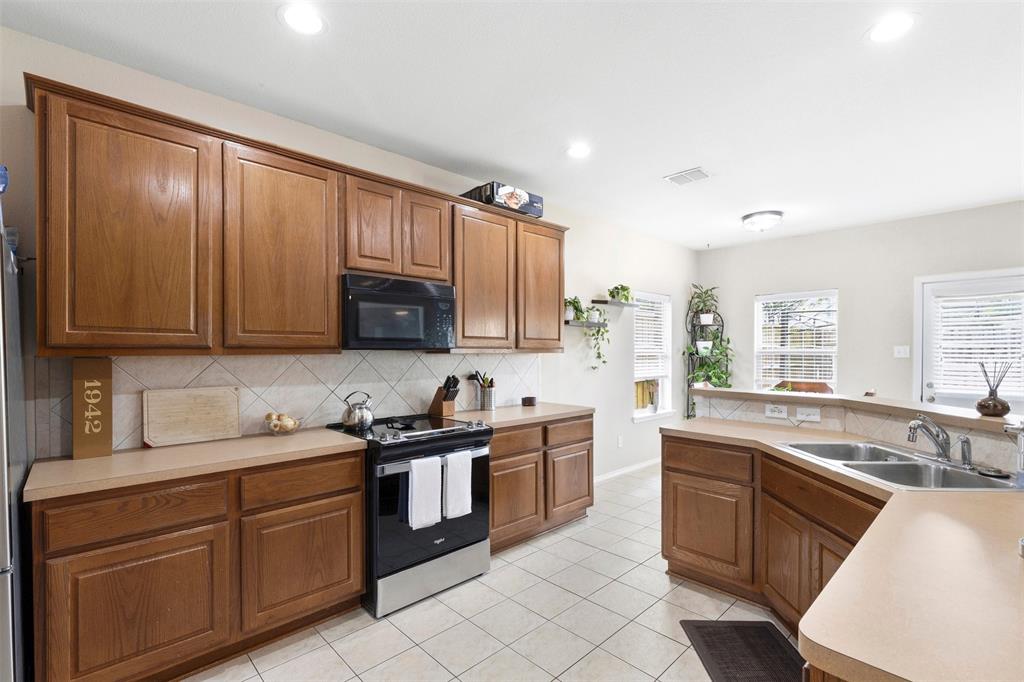 709 Paint Creek Road Murphy, TX 75094 - Photo 5 of 27 Kitchen