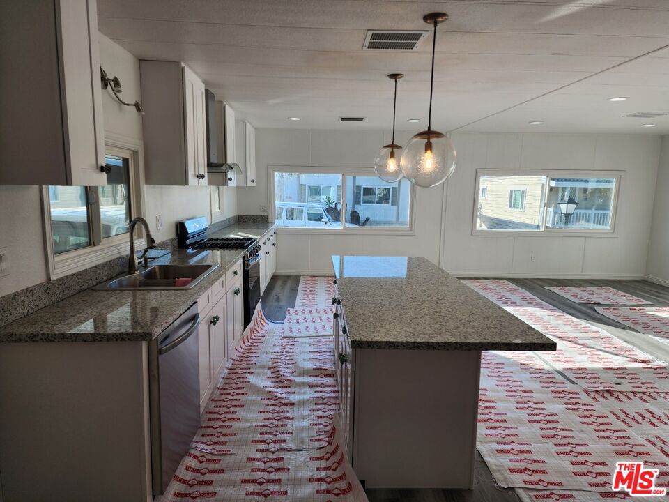 17700 South Avalon Boulevard, Unit 221 Carson, CA 90746 - Photo 12 of 14 a kitchen with counter space cabinets and appliances