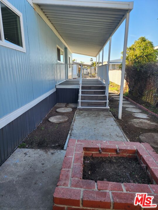 17700 South Avalon Boulevard, Unit 221 Carson, CA 90746 - Photo 13 of 14 a living room with couch