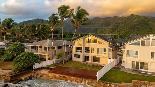 $2,250,000 | 53-853 Kamehameha Highway, Hauula, HI 96717