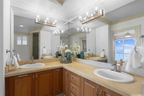 $2,250,000 | 53-853 Kamehameha Highway, Hauula, HI 96717