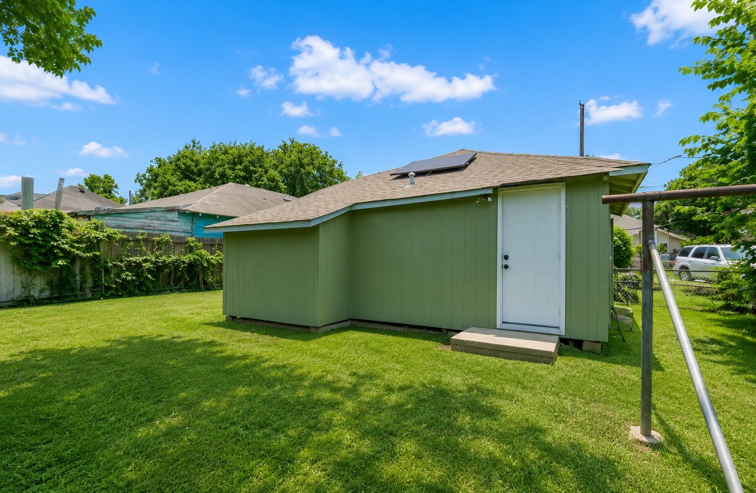 220 Engel Street Houston, TX 77011 - Photo 26 of 29 Backyard