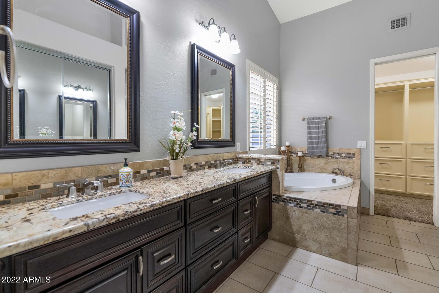 3756 East Del Rio Street Gilbert, AZ 85295 - Photo 14 of 41 Master ensuite bathroom