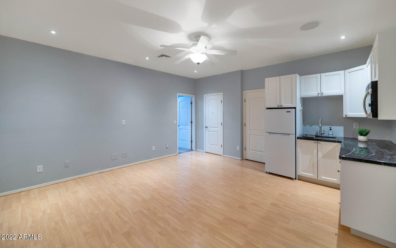 3756 East Del Rio Street Gilbert, AZ 85295 - Photo 21 of 41 Kitchenette & living room