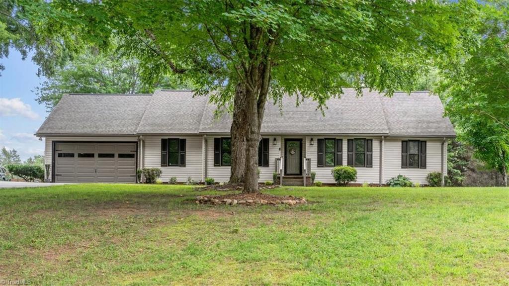 861 Central Road Clemmons, NC 27012 - Photo 2 of 33 Gallery Image 2