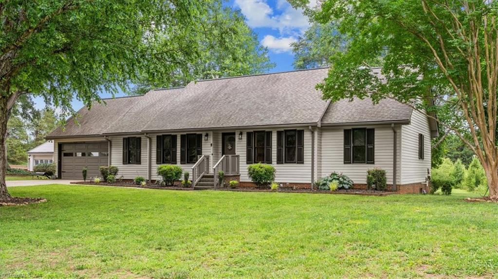 861 Central Road Clemmons, NC 27012 - Photo 3 of 33 Gallery Image 3