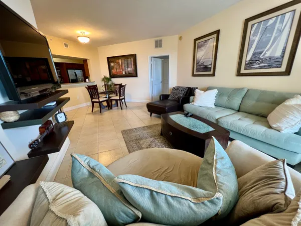 $4,900 | 975 Northwest Flagler Avenue, Unit 301, Stuart, FL 34994