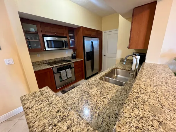 $4,900 | 975 Northwest Flagler Avenue, Unit 301, Stuart, FL 34994