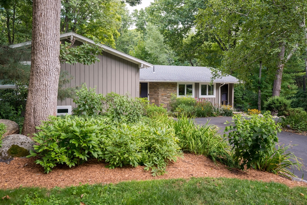 100 Aylesbury Road Worcester, MA 01609 - Photo 1 of 28 Gallery Image 1