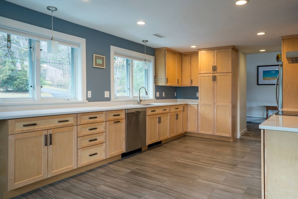 100 Aylesbury Road Worcester, MA 01609 - Photo 6 of 28 Gallery Image 6